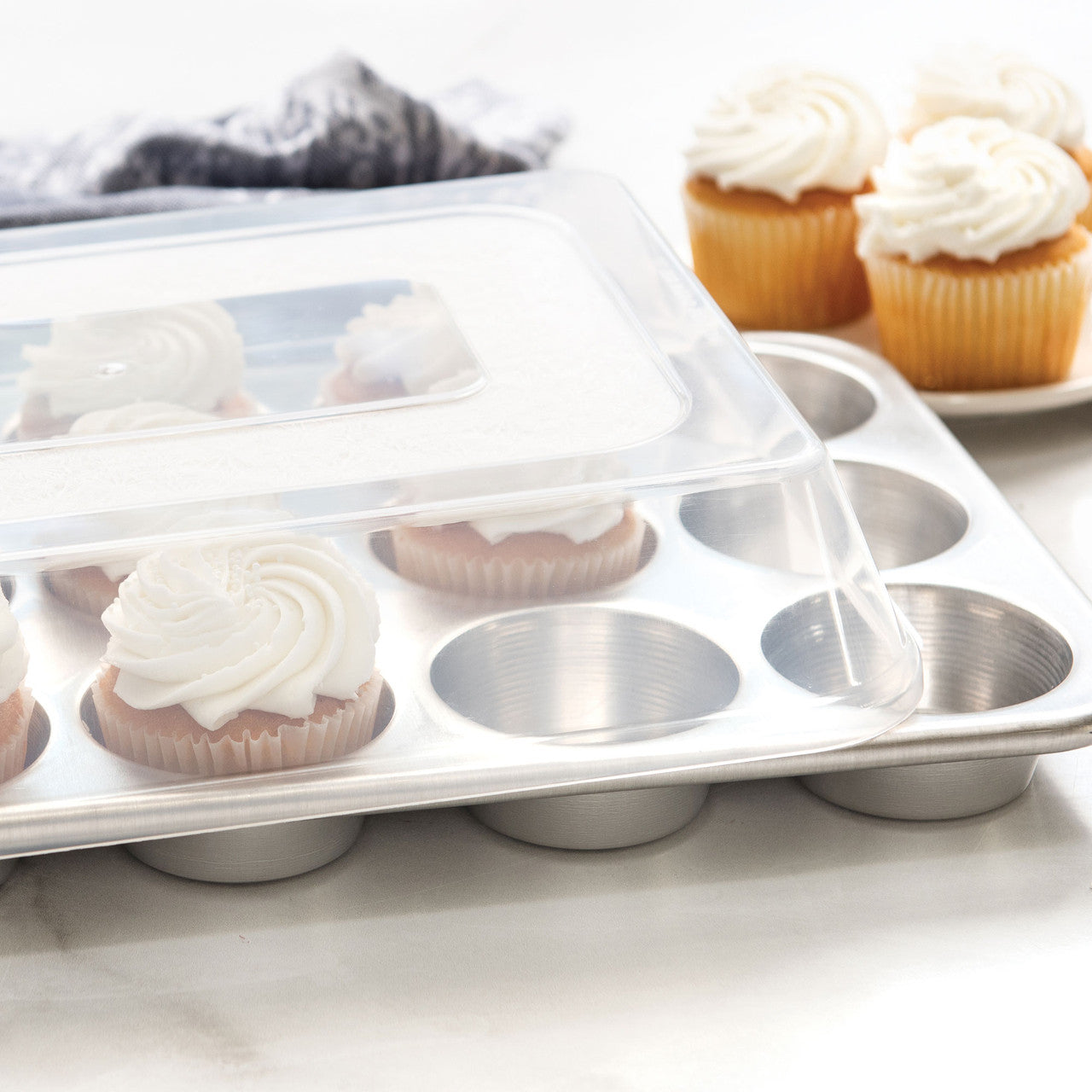12-Cup Muffin Pan W/ High Dome Lid 34 x 25 x 8cm