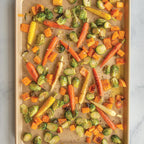 Nonstick baking sheet 53.5 x 38 cm with roasted carrots and Brussels sprouts