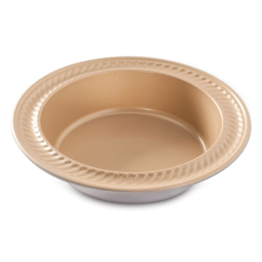 Beige pie pan with scalloped rim, 18 x 18 x 4 cm