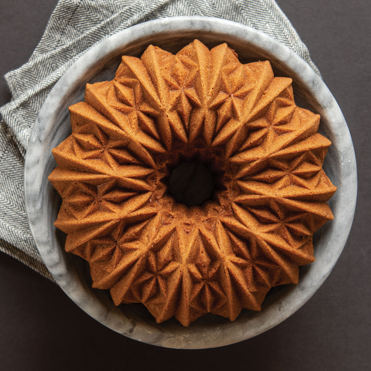 Cut Crystal Bundt 25.5 x 25.5 x 9.5cm