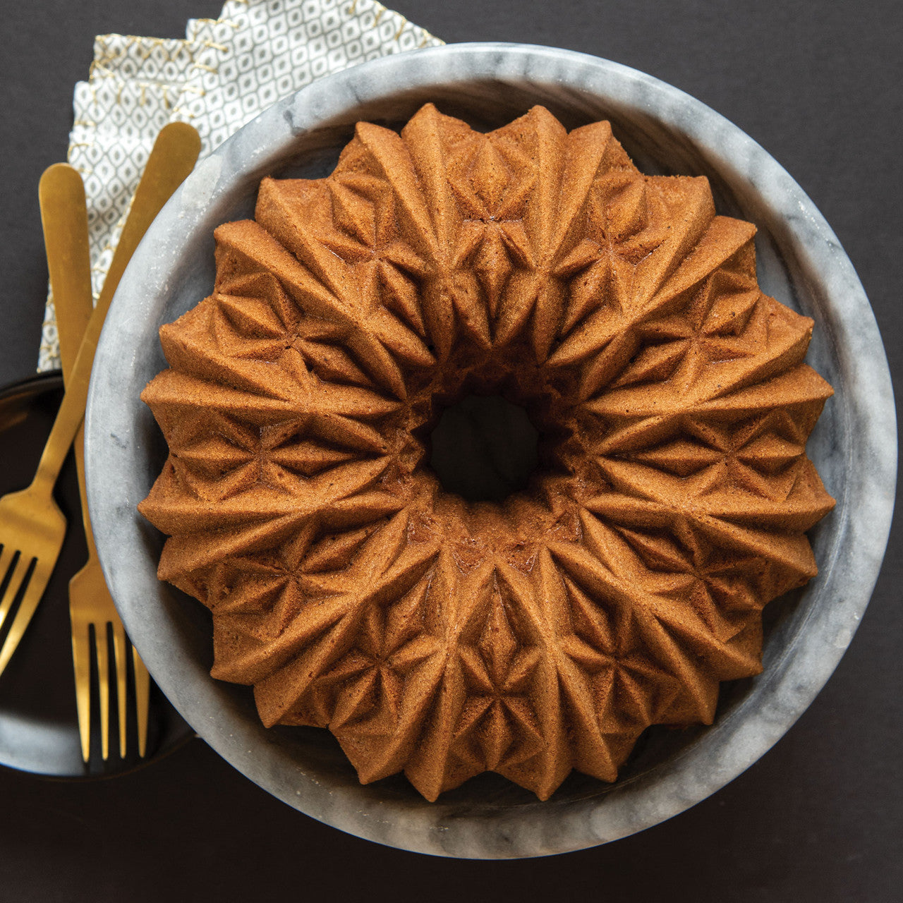 Cut Crystal Bundt 25.5 x 25.5 x 9.5cm
