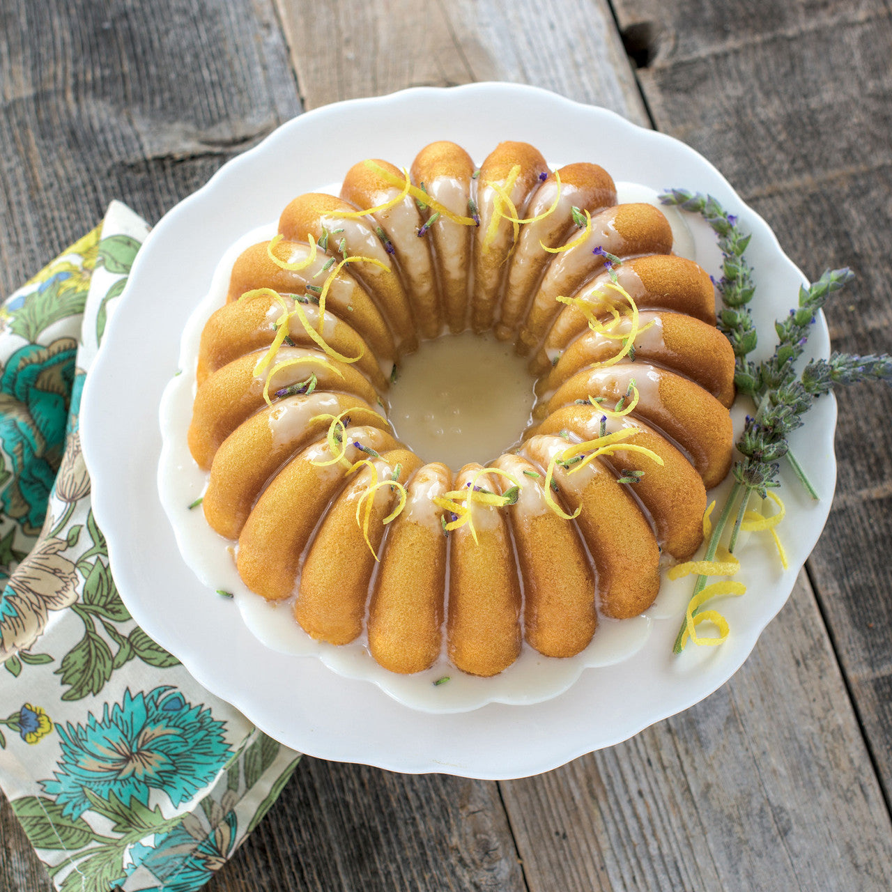 Elegant Party Bundt Pan 23.5 x 24 x 9.5cm