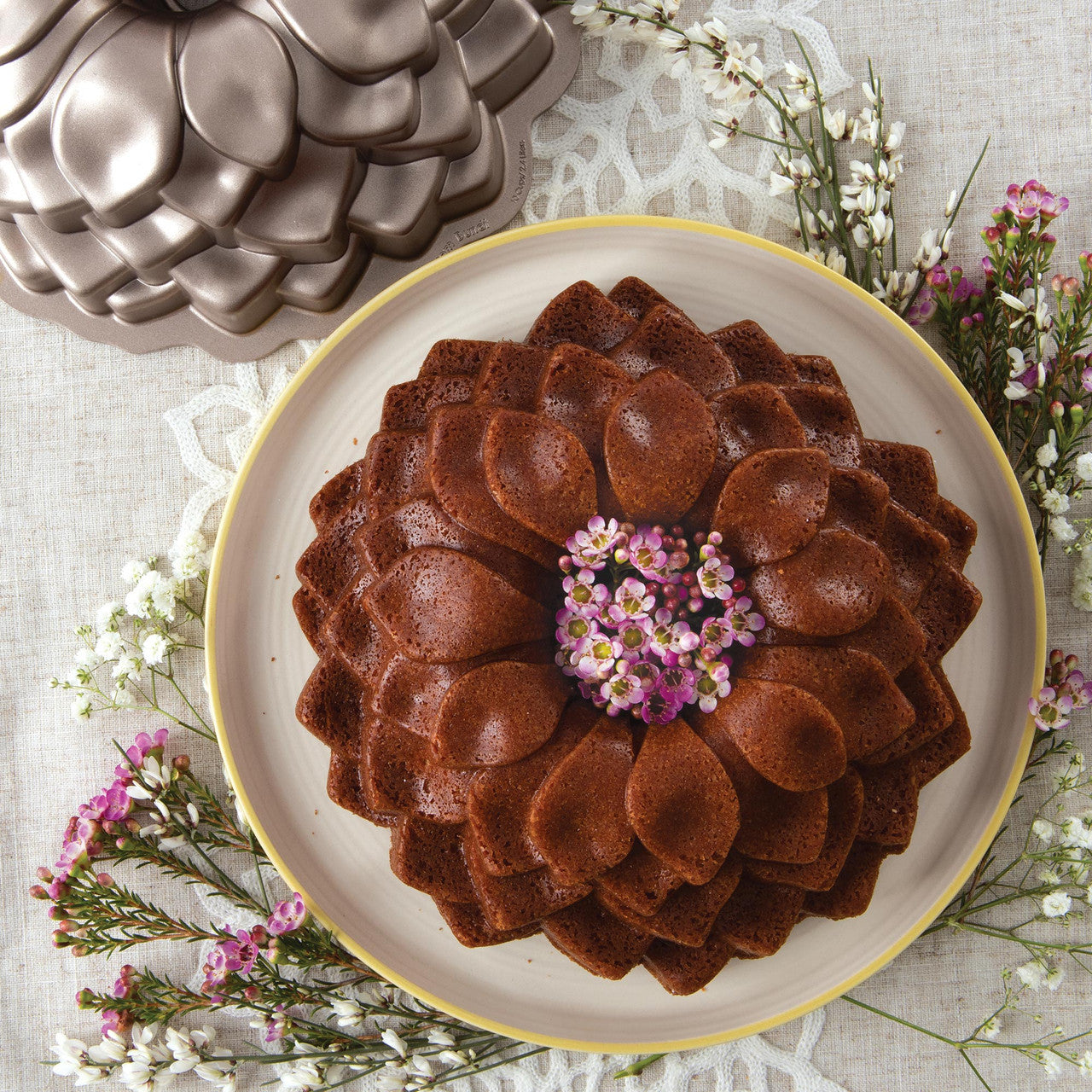 10 Cup Blossom Bundt Pan 26.5 x 19.5 x 9.5cm