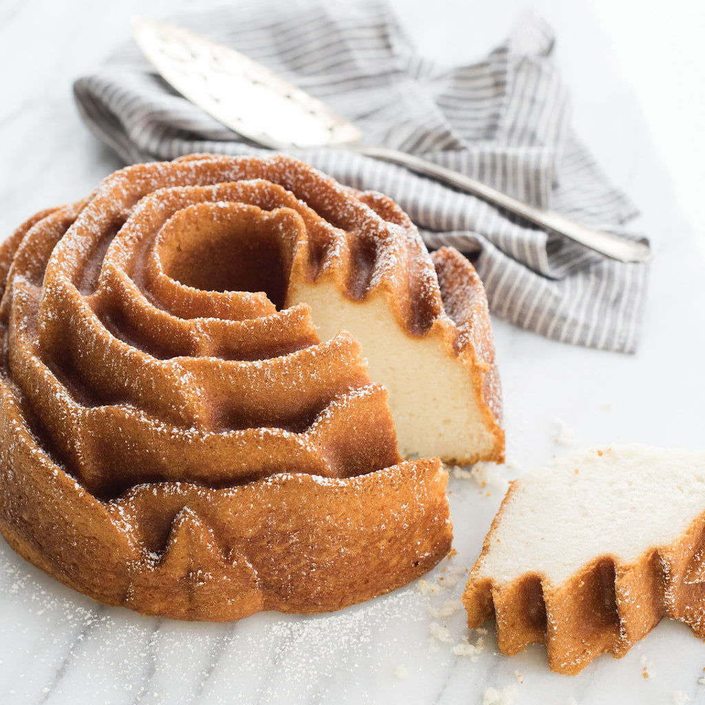 Rose Bundt Pan 23 x 23 x 10cm